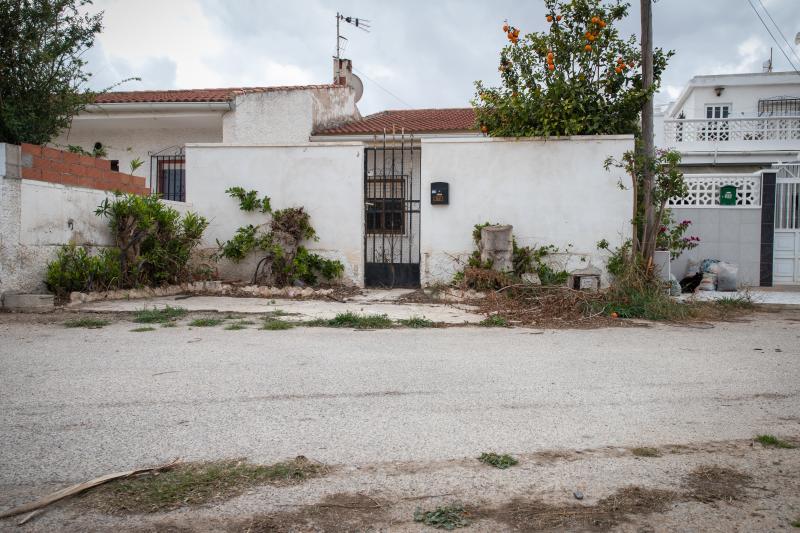 El abandono en las calles de La Torreta, en imágenes