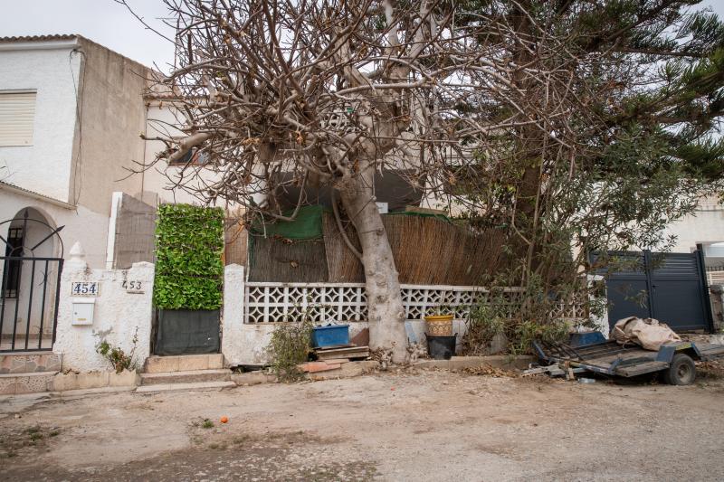 El abandono en las calles de La Torreta, en imágenes