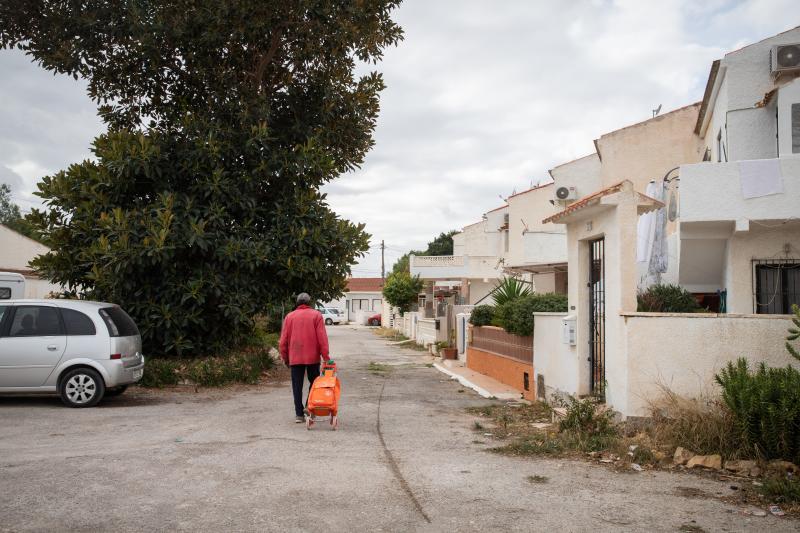 El abandono en las calles de La Torreta, en imágenes