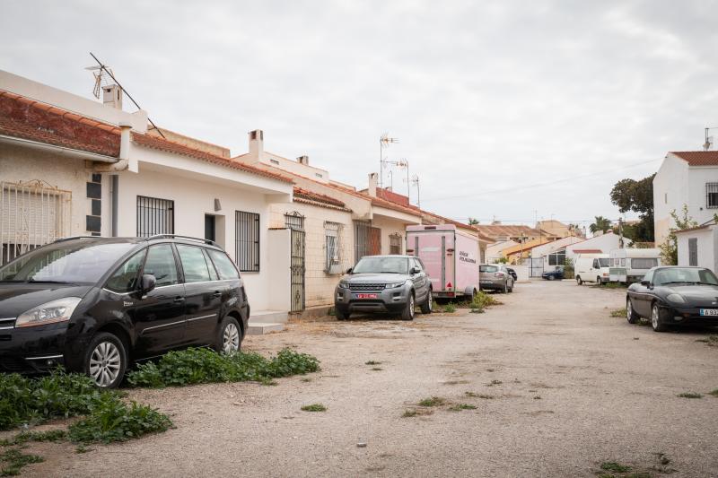 El abandono en las calles de La Torreta, en imágenes