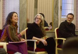 Sonia Murcia con la coreógrafa María Pagés y el dramaturgo El Arbi El Harti, en el encuentro en el Salón de los Espejos del Romea.