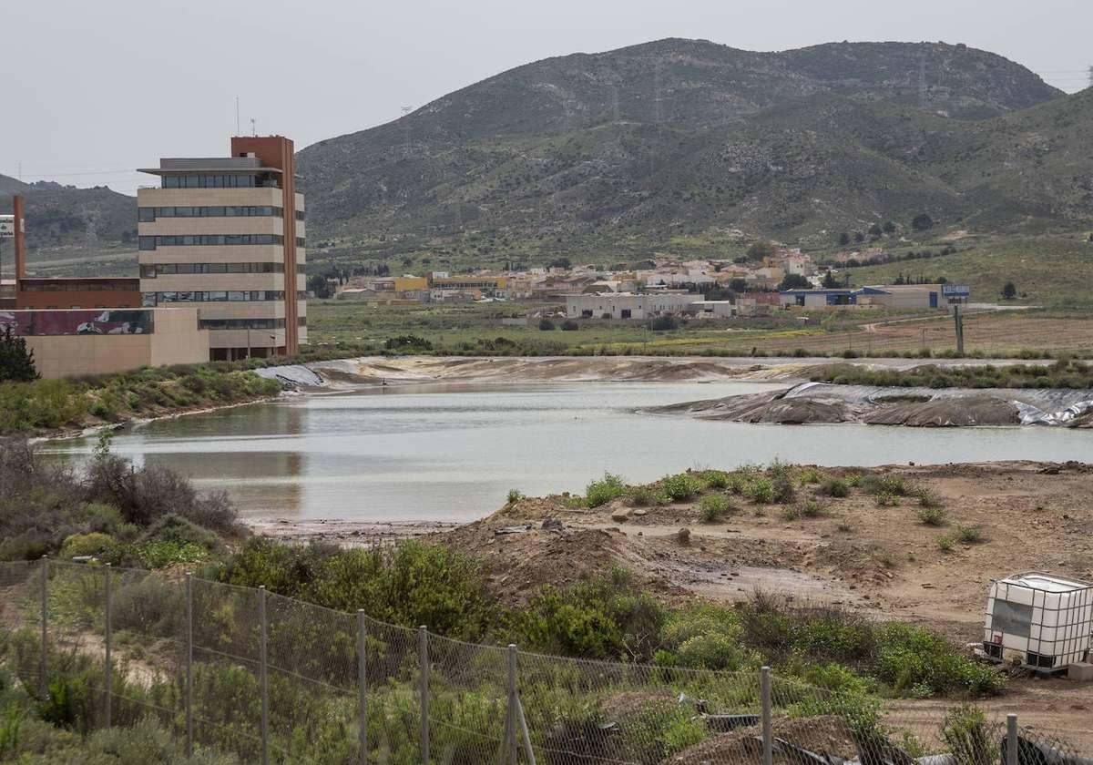 Una de las balsas de residuos peligrosos de Zinsa en Cartagena, en una imagen de archivo.