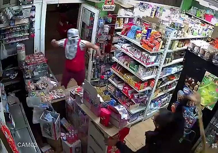 Atraco a un bazar de La Ñora.