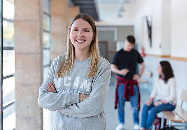 Alumnos en las instalaciones de la UCAM