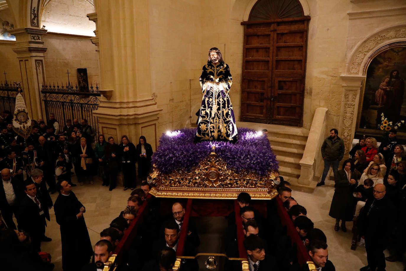 El solemne traslado del Cristo del Rescate en Lorca, en imágenes