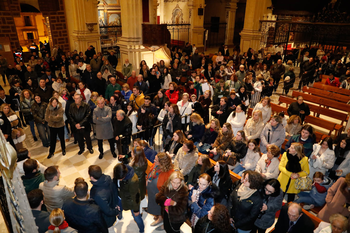 El solemne traslado del Cristo del Rescate en Lorca, en imágenes