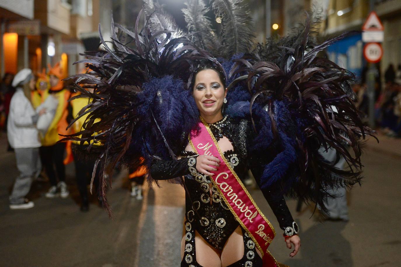 Primer desfile de comparsas en Beniaján