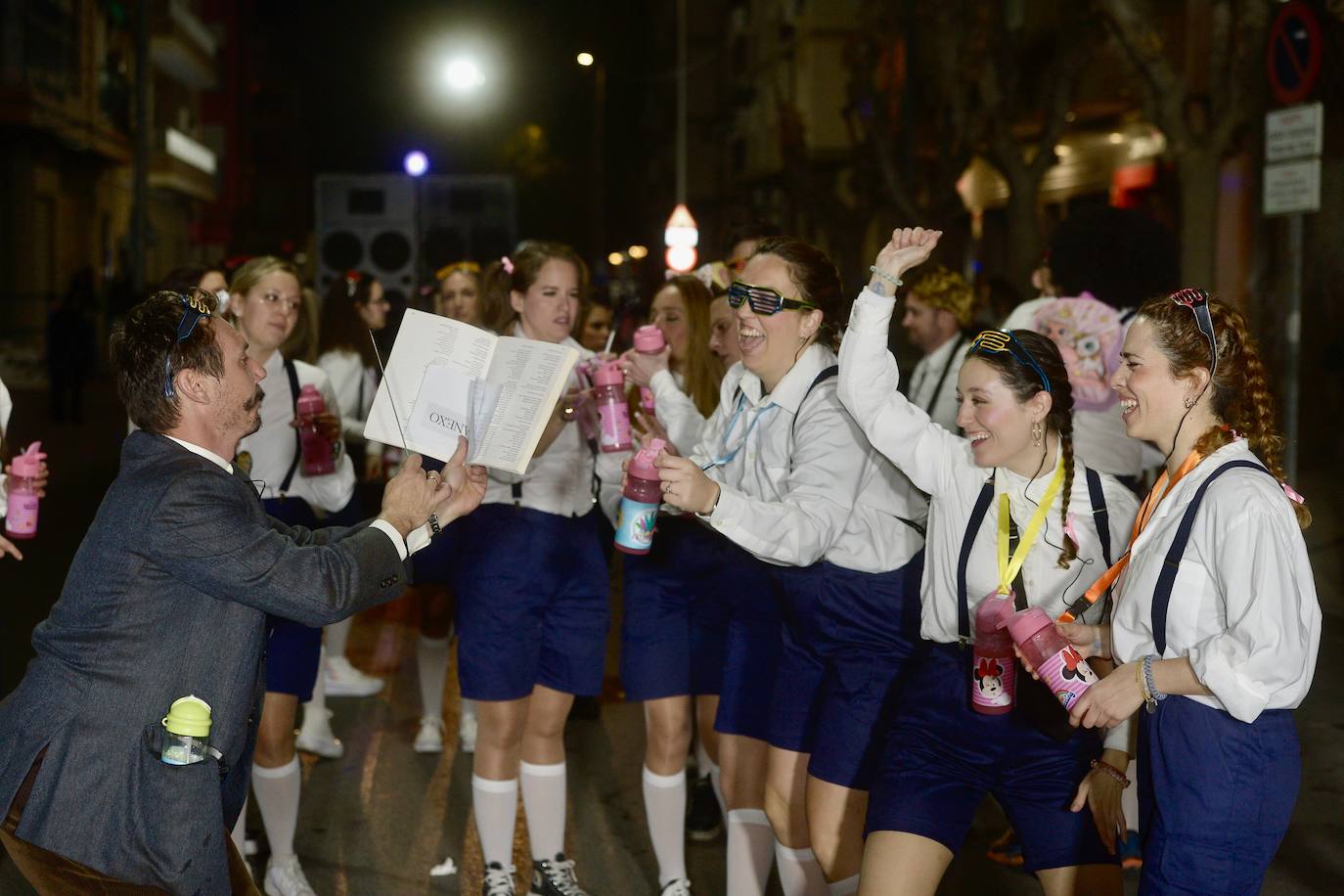 Primer desfile de comparsas en Beniaján