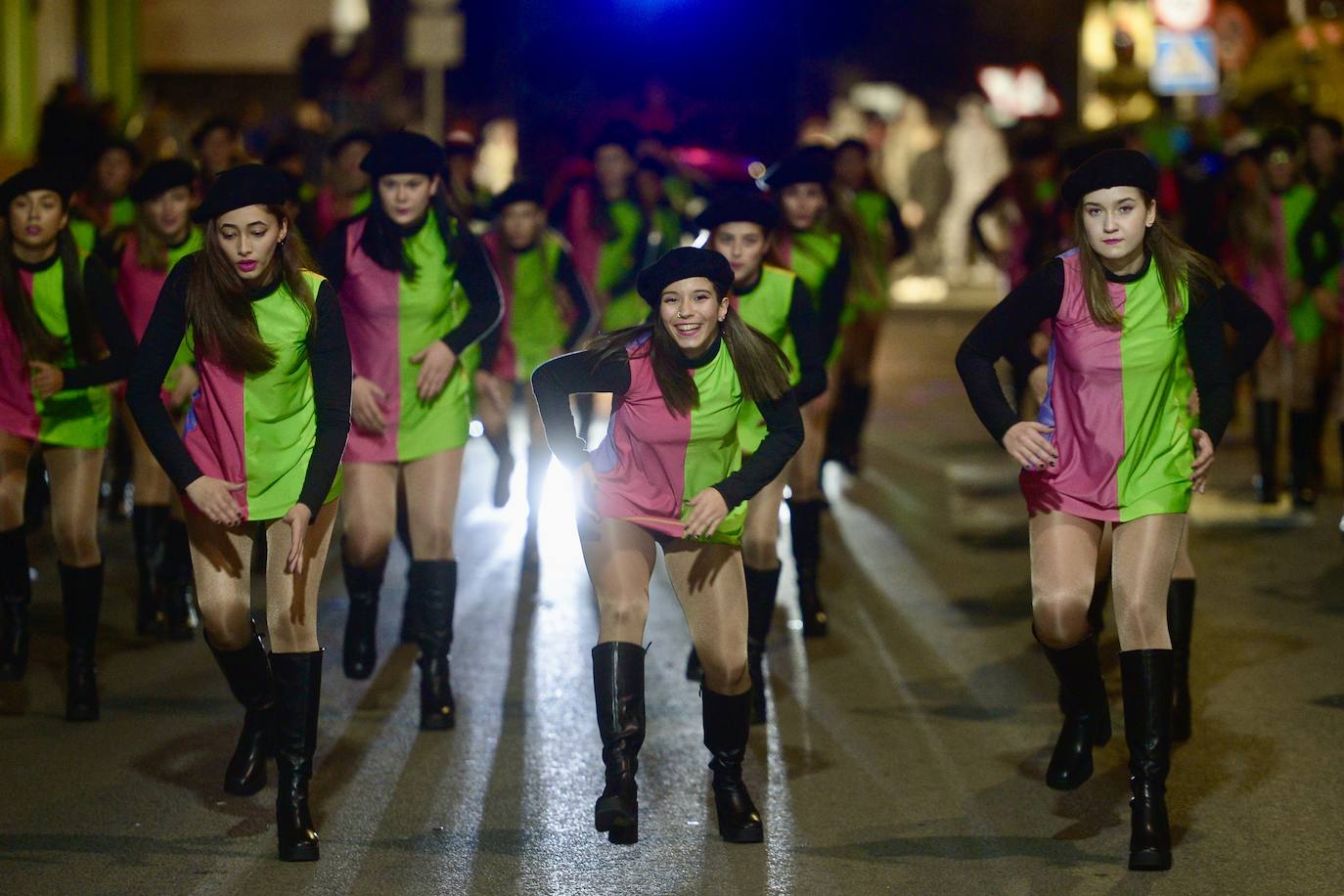 Primer desfile de comparsas en Beniaján
