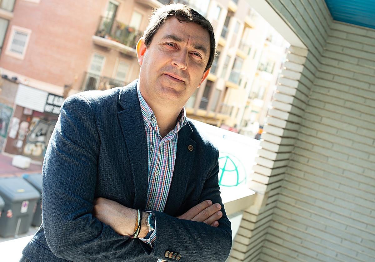 Francisco Venzalá, ayer, en la sede de Anpe en Murcia.