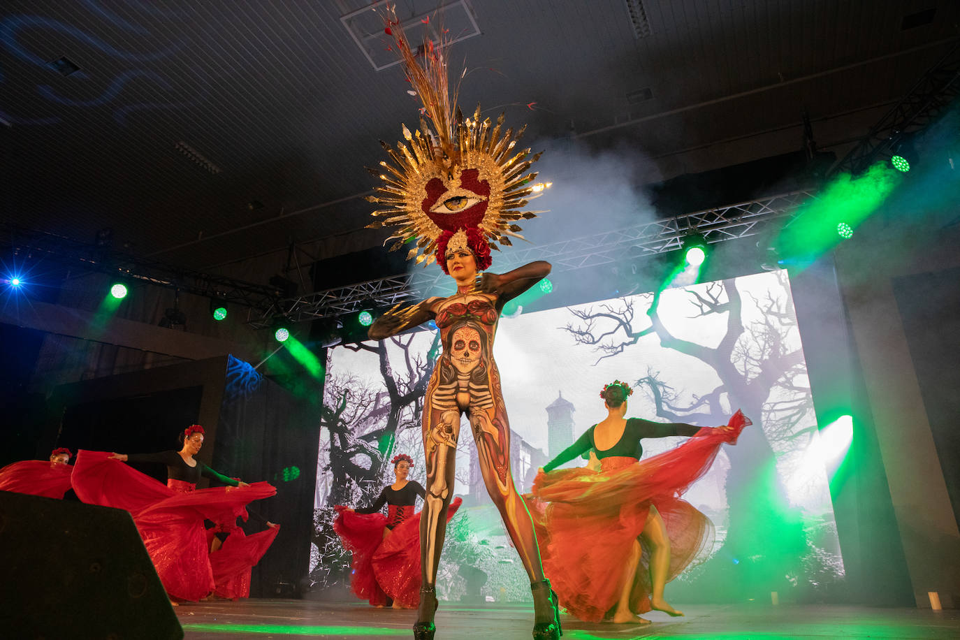 Las imágenes del Concurso de Trajes de Papel en Águilas