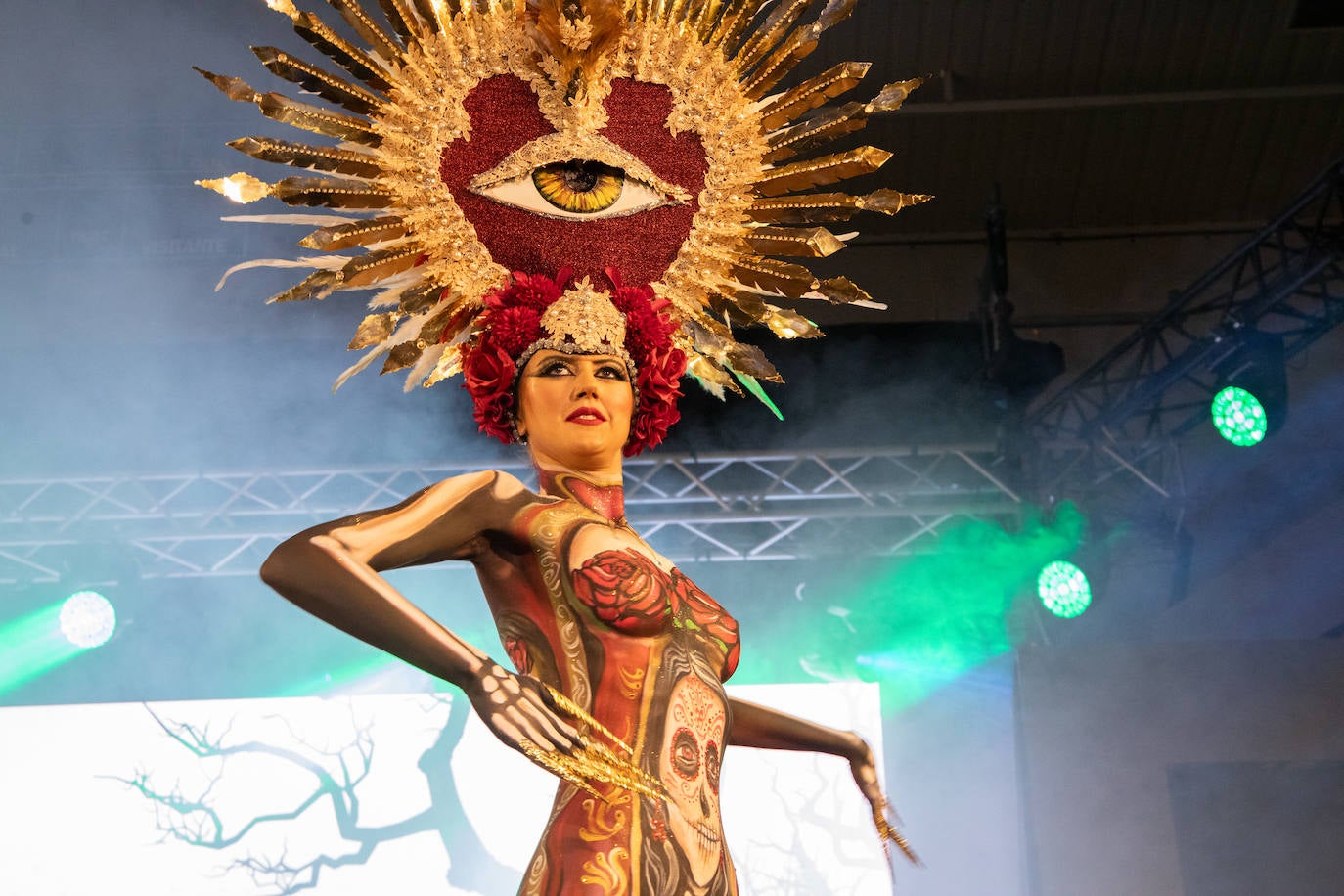 Las imágenes del Concurso de Trajes de Papel en Águilas