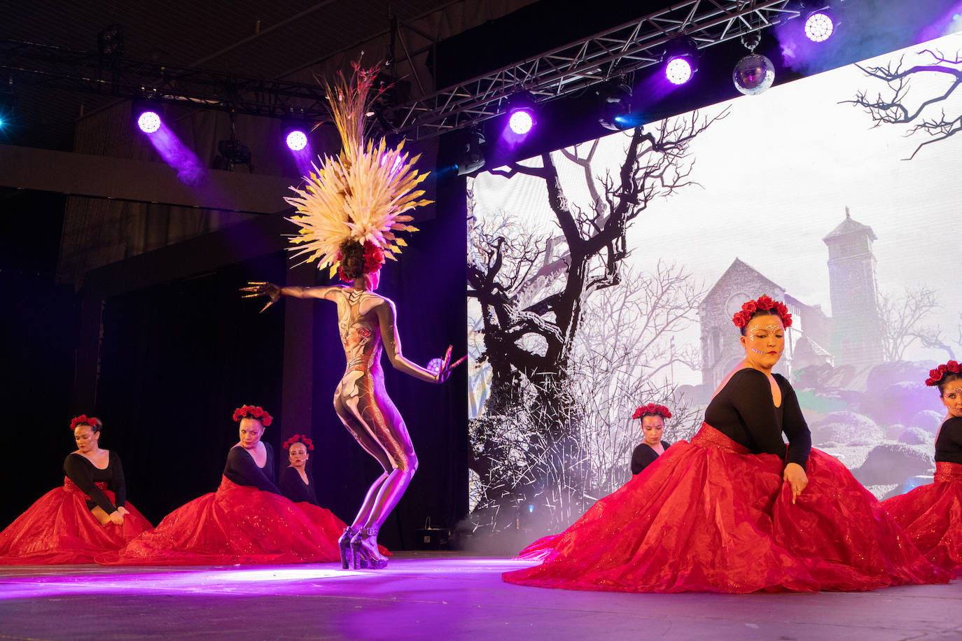 Las imágenes del Concurso de Trajes de Papel en Águilas