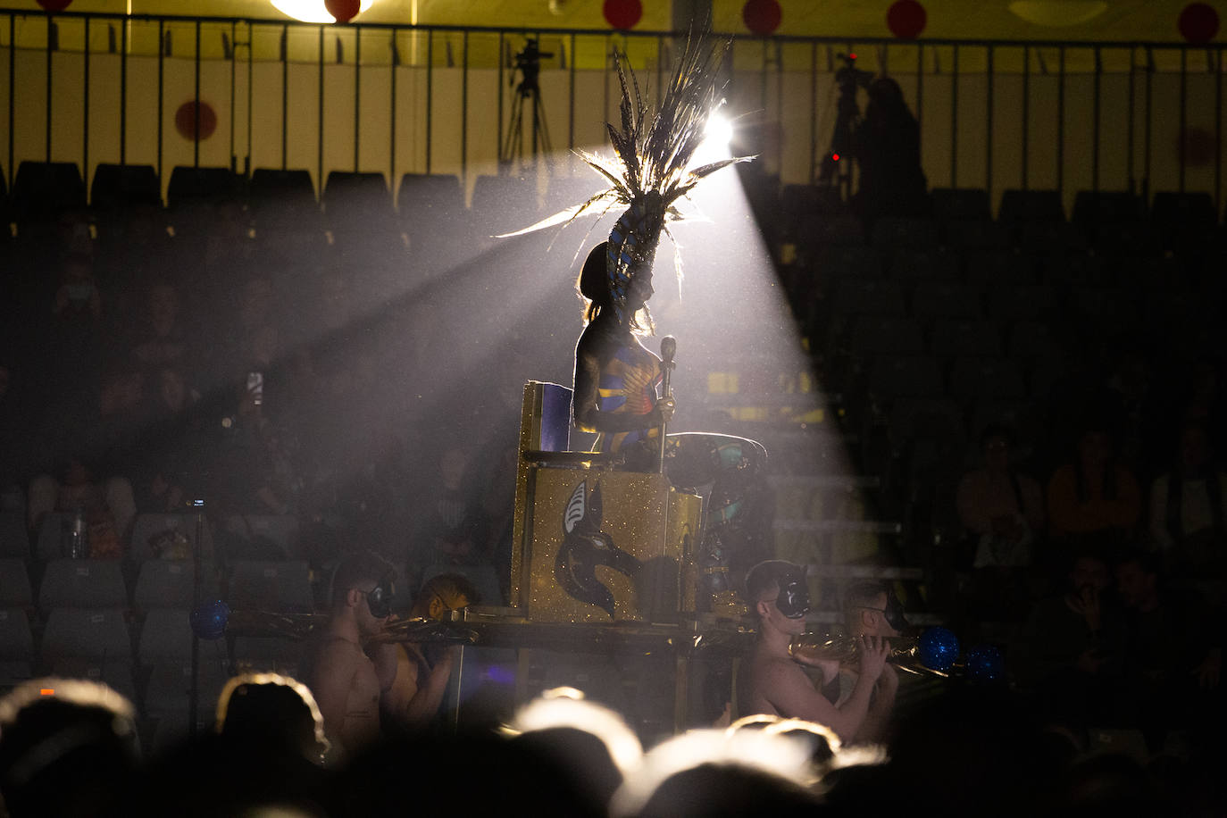 Las imágenes del Concurso de Trajes de Papel en Águilas