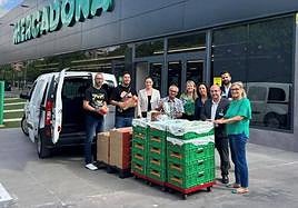 El equipo de Mercadona en una donación local.