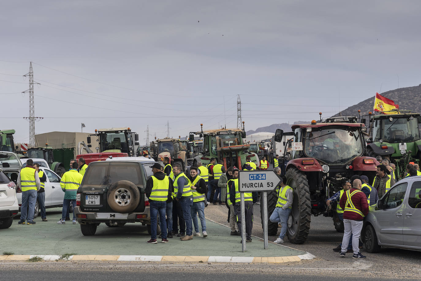 El corte del tráfico en el acceso al Valle de Escombreras, en imágenes