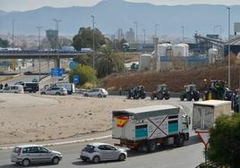 Tractores y congestión en Isla Grosa, este martes.