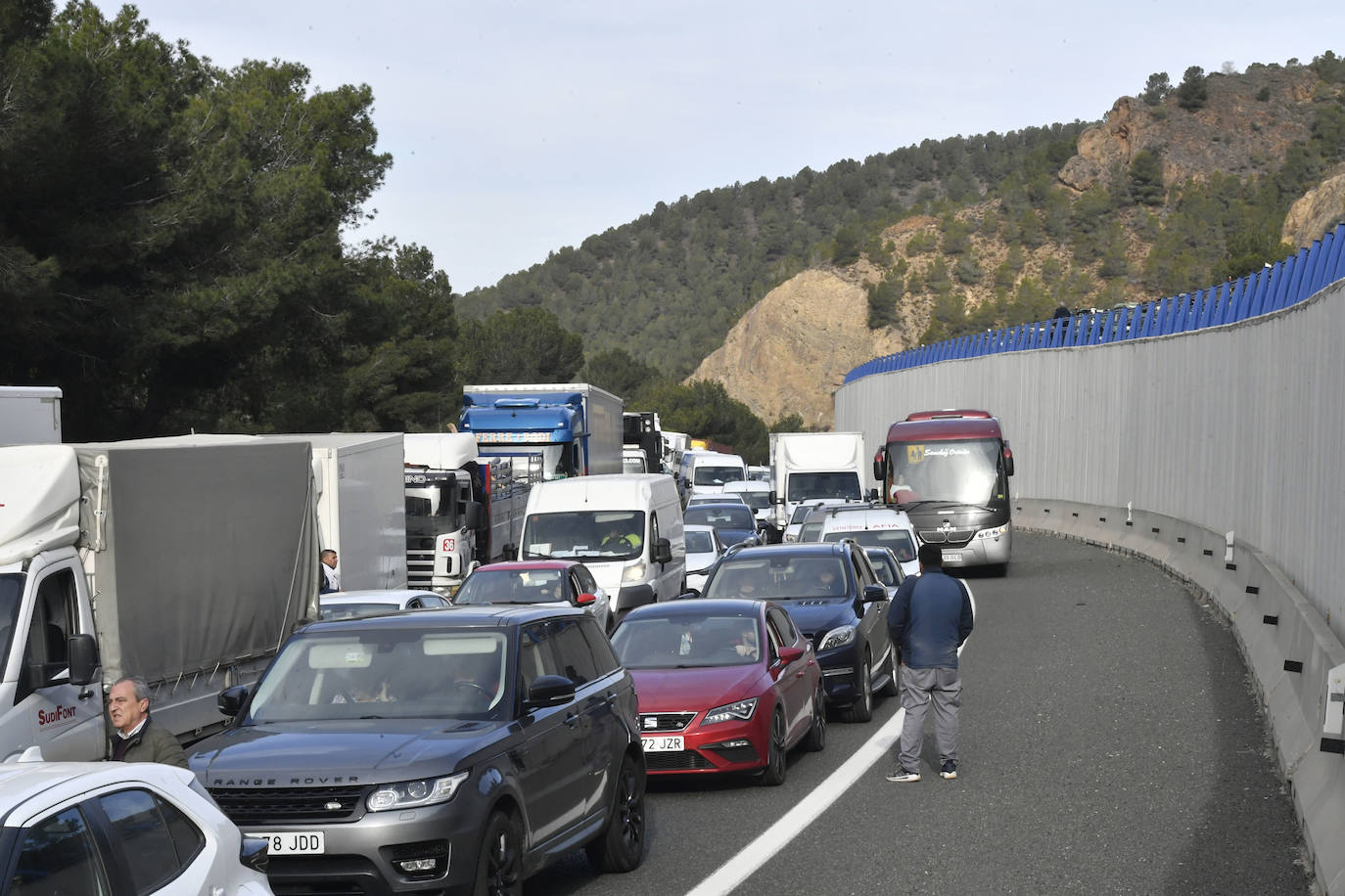 La protesta de agricultores colapsa el Puerto de la Cadena