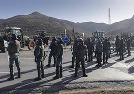 Desalojo de los tractores en el Valle de Escombreras.