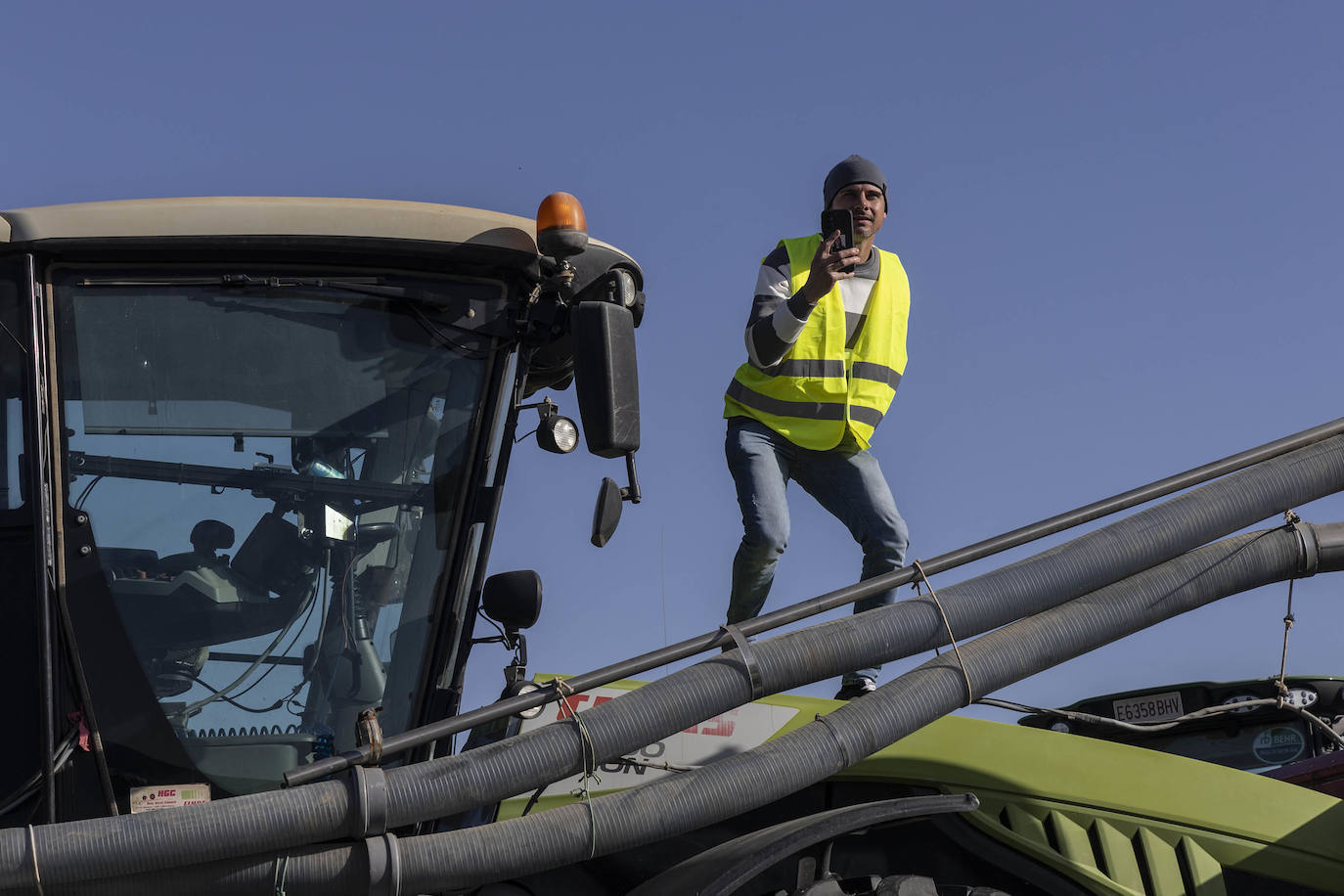 La protesta de agricultores en Cartagena, en imágenes