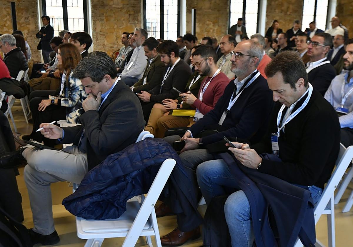 Asistentes al encuentro celebrado en Murcia, ayer.