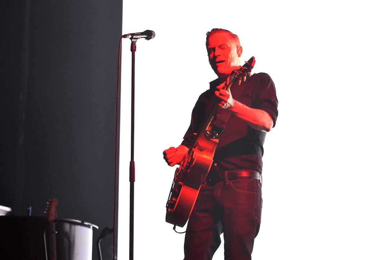 Bryan Adams, durante su concierto en Murcia en 2019.