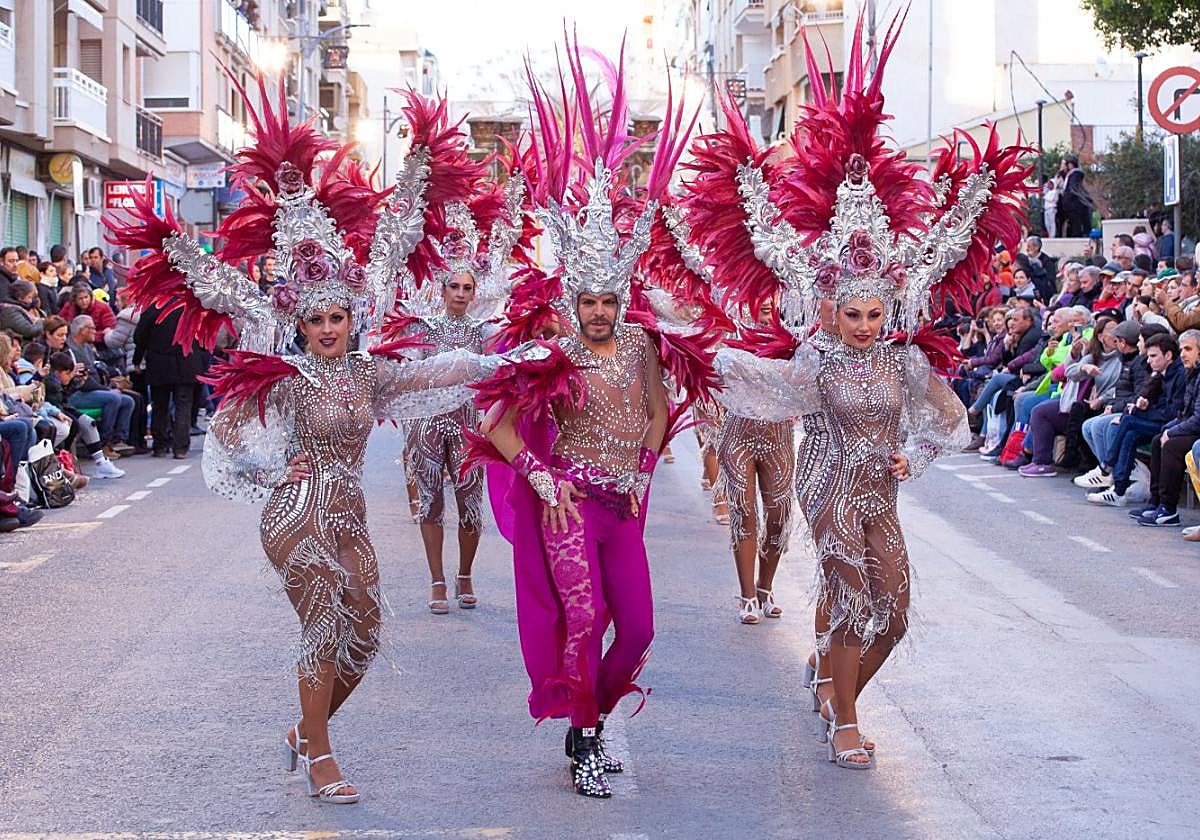 Muestra de la elegancia y el brillo que desprenden los desfiles del Carnaval de Águilas.
