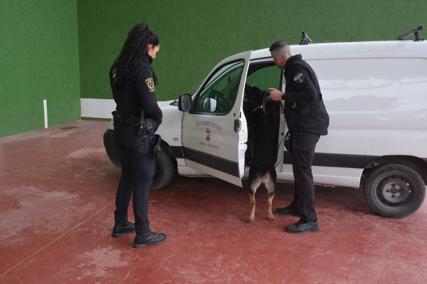 Entrenamiento de las unidades caninas de la Región en Cieza, en imágenes