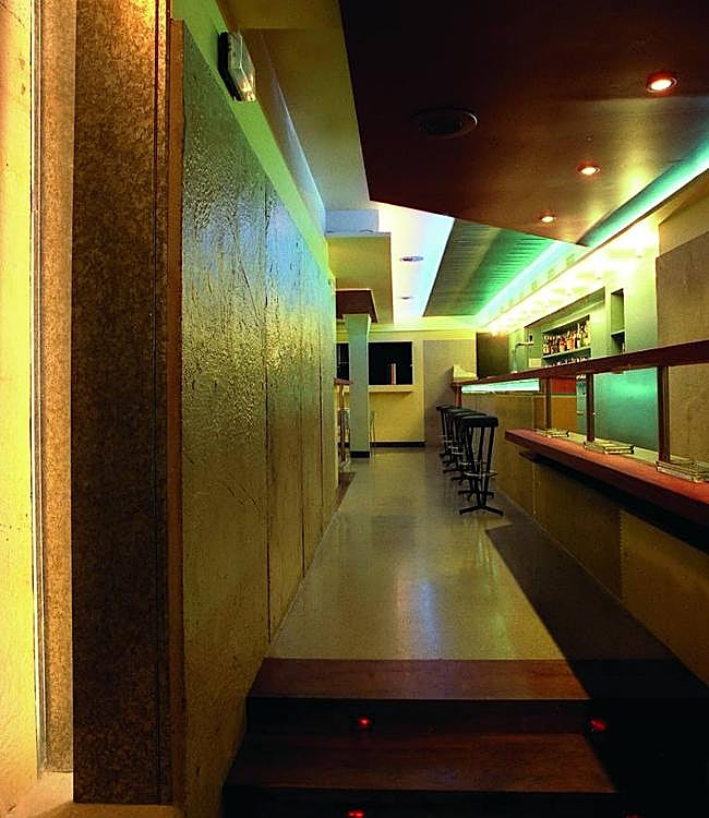 Resultado de los juegos de luz, texturas y colores en el local hoy desaparecido.