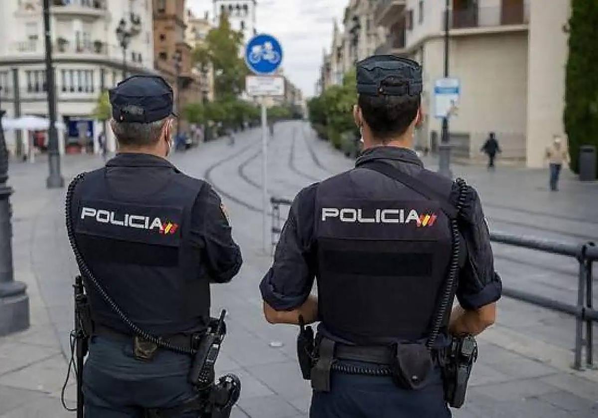 Dos agentes de la Policía Nacional, en una imagen de archivo.