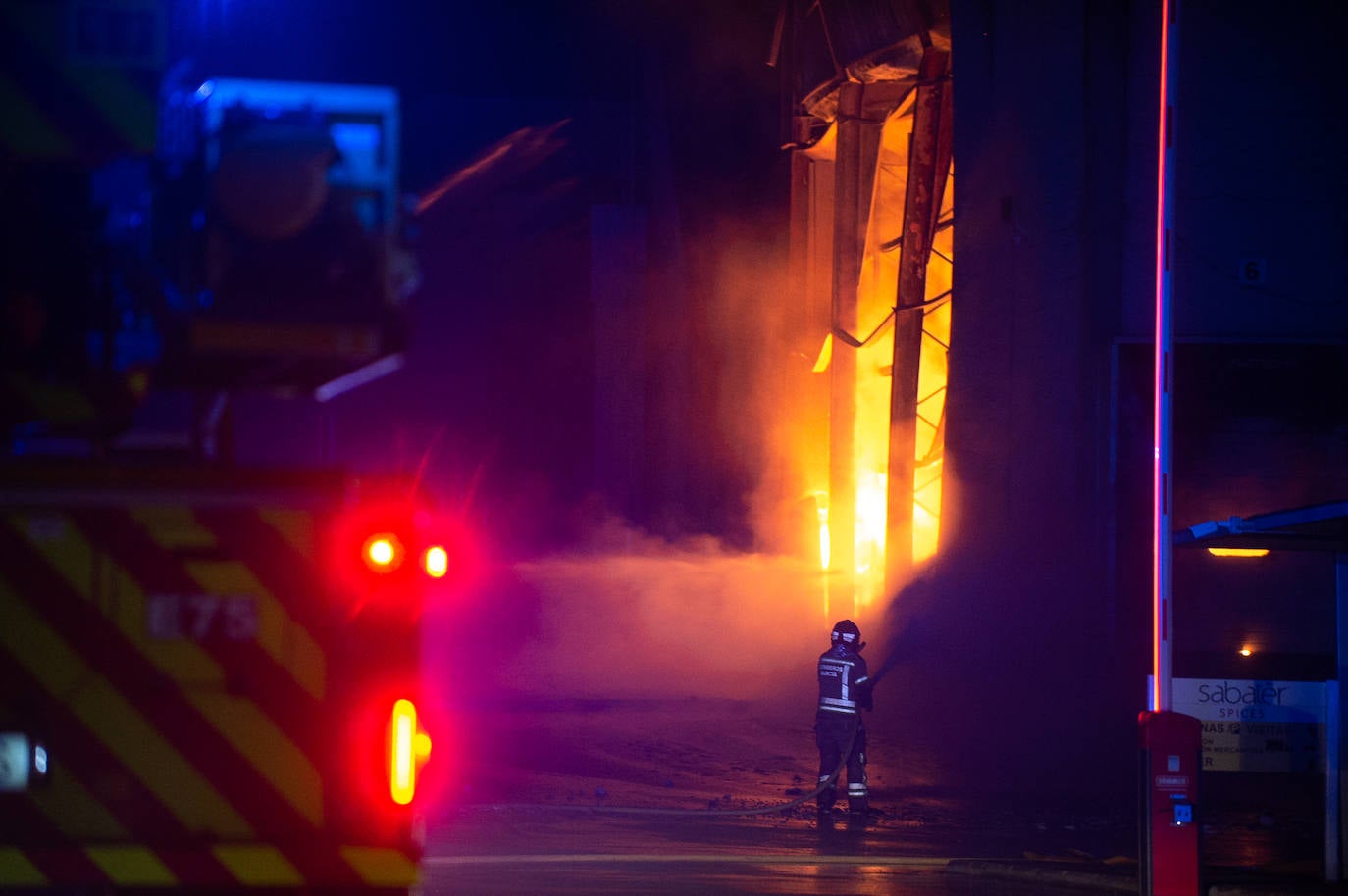 Imágenes del incendio de la empresa especias Sabater en Cabezo de Torres