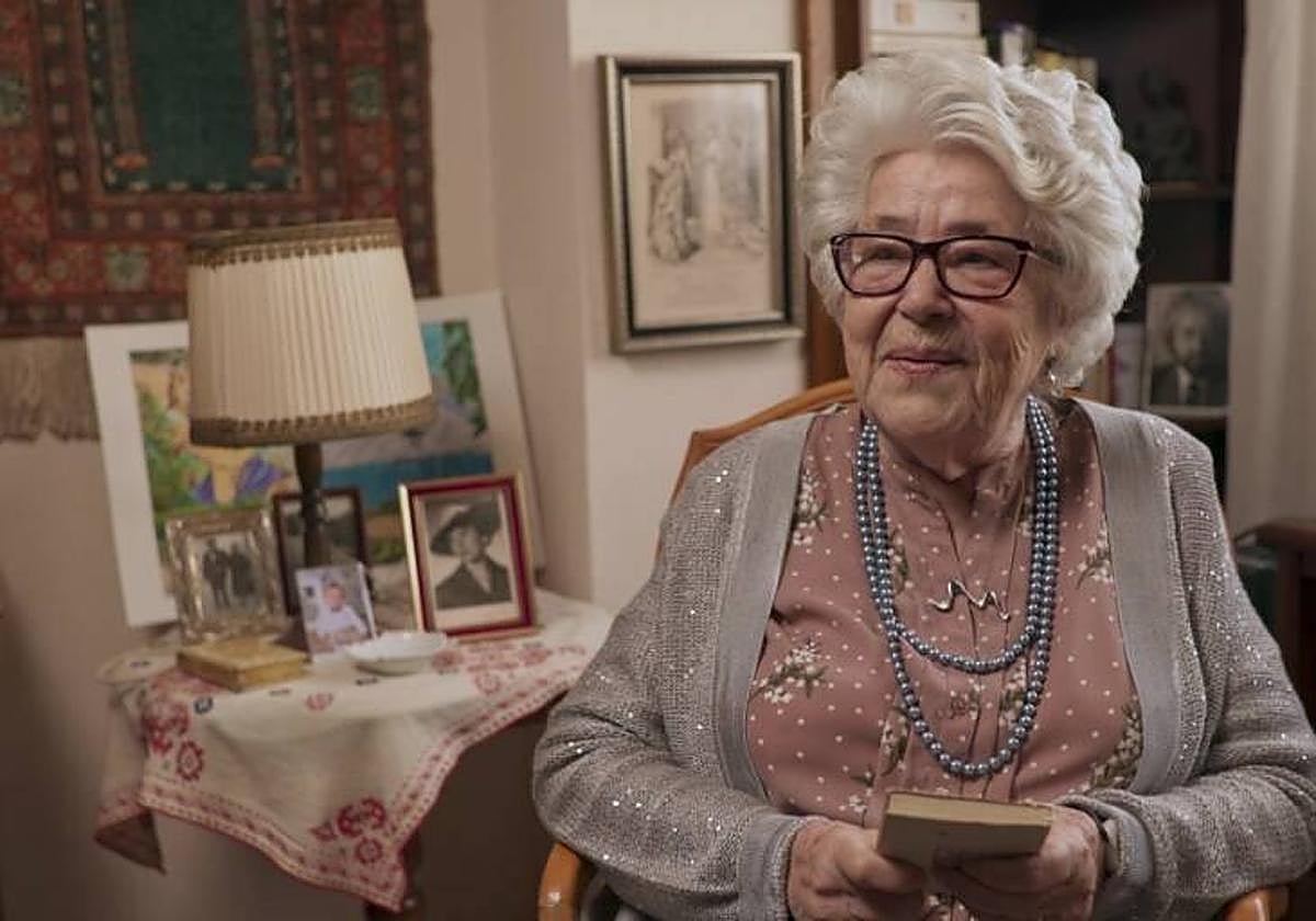 María Teresa Cervantes.