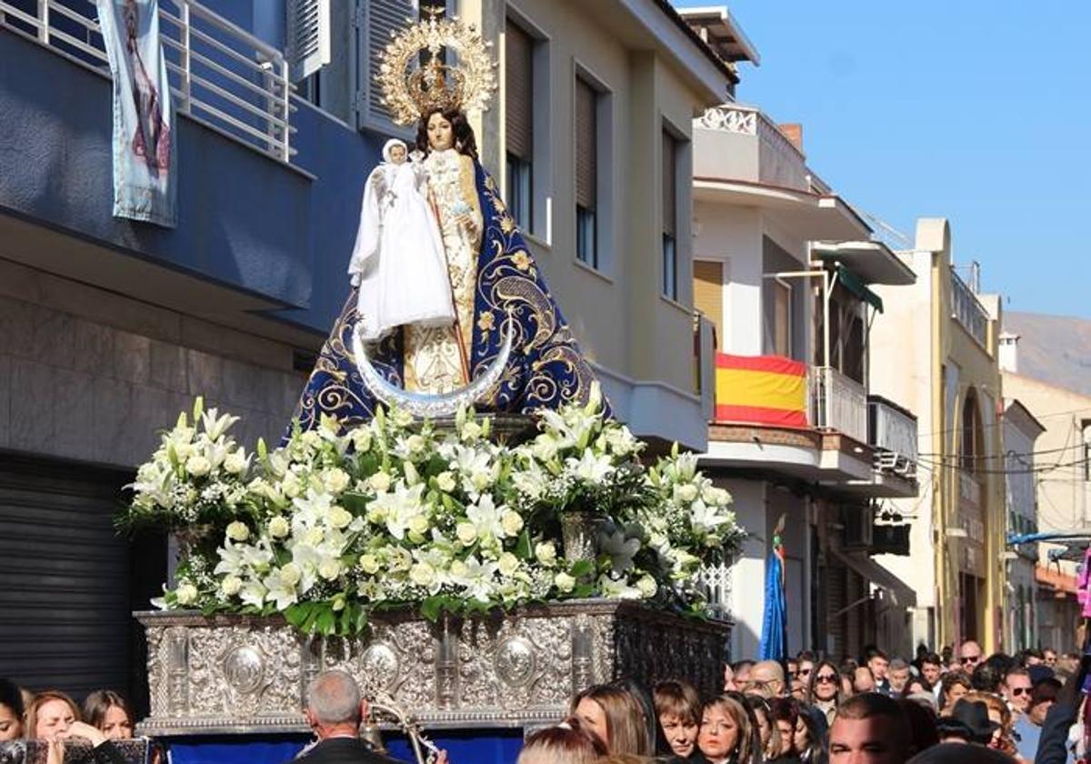 La procesión se encamina hacia la plaza Ramón y Cajal.