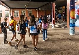 Alumnos de un instituto de Murcia, en una foto de archivo.