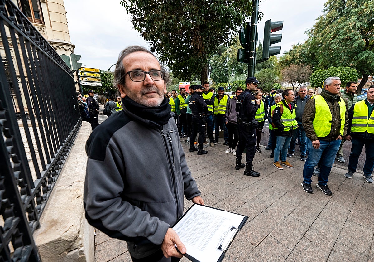 Diego Conesa, portavoz de las protestas, el pasado viernes en la Delegación del Gobierno.