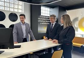 El alcalde de Blanca, Pablo Cano, y el consejero Marín, en la oficina.