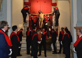 El descendimiento y vía crucis del Cristo de la Salud de Murcia, en imágenes