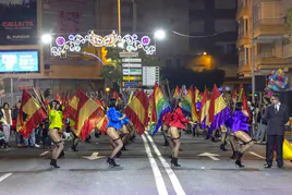 Los adultos de la comparsa 'Osadía', durante el pasado desfile concurso del Carnaval de Torrevieja.