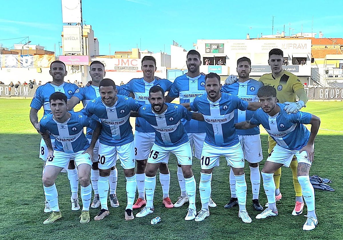 Los jugadores del Racing Cartagena, antes de un partido esta temporada.