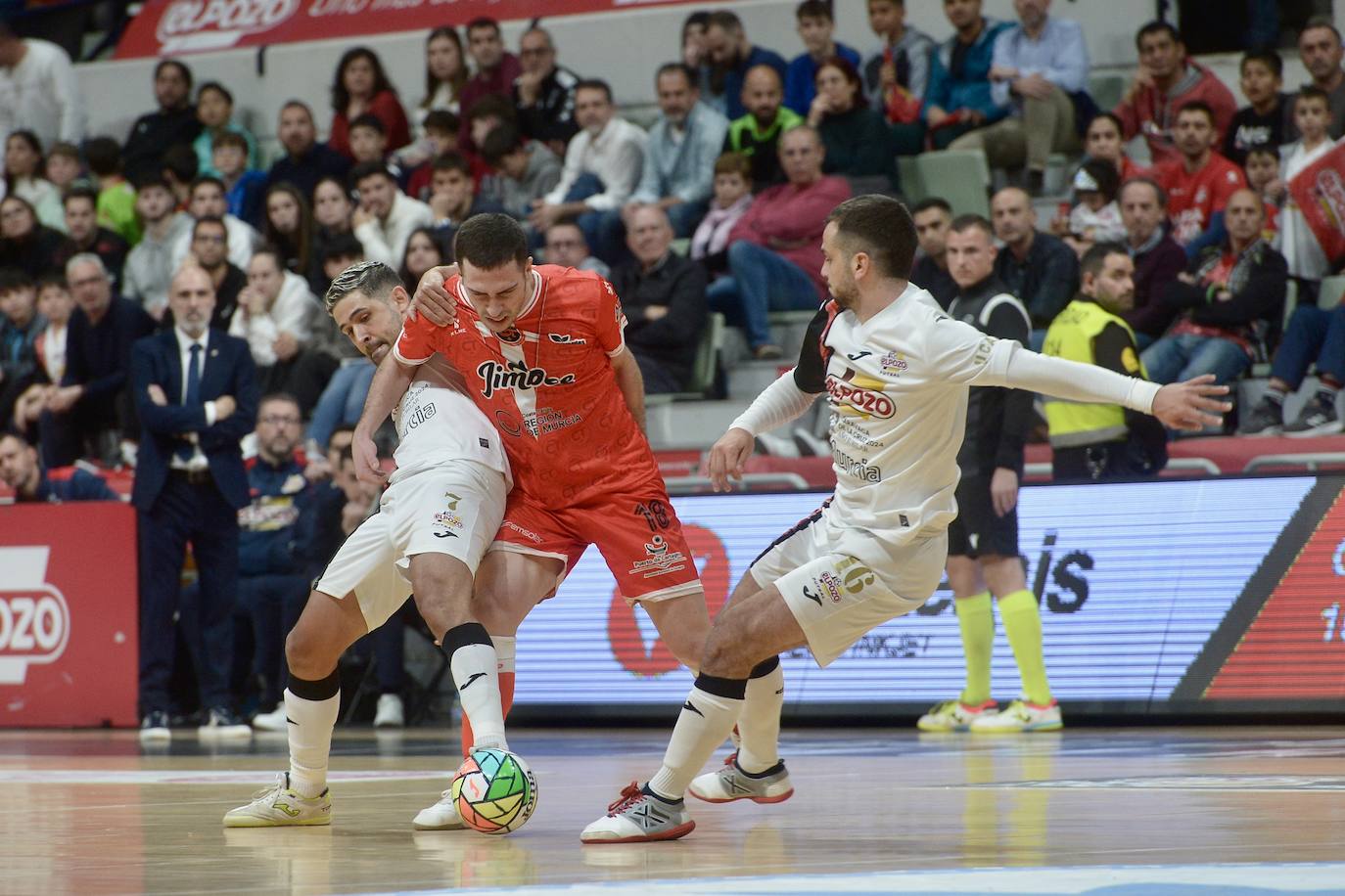 Las imágenes del derbi ElPozo-Jimbee (2-3)