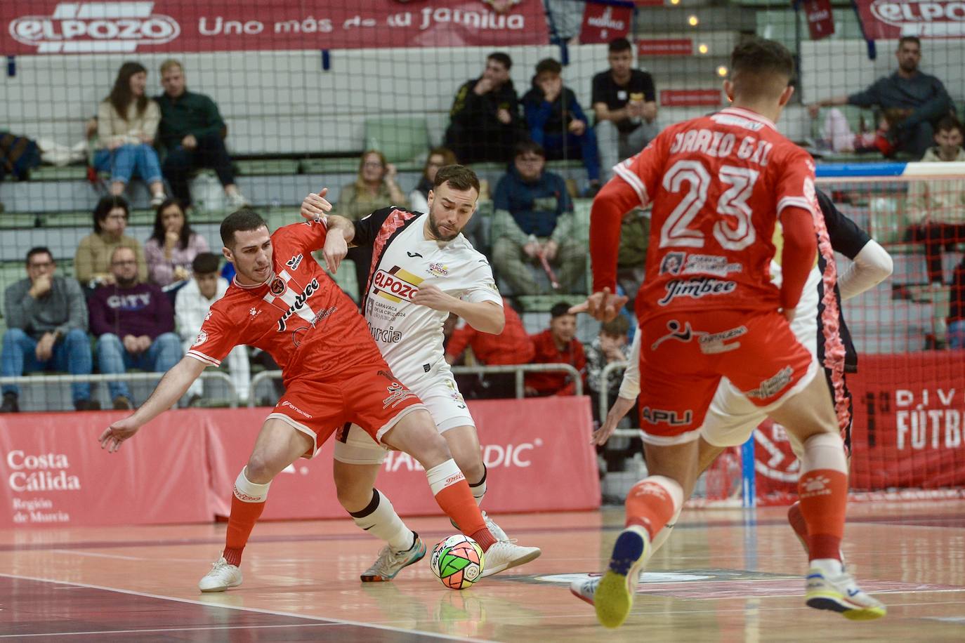 Las imágenes del derbi ElPozo-Jimbee (2-3)