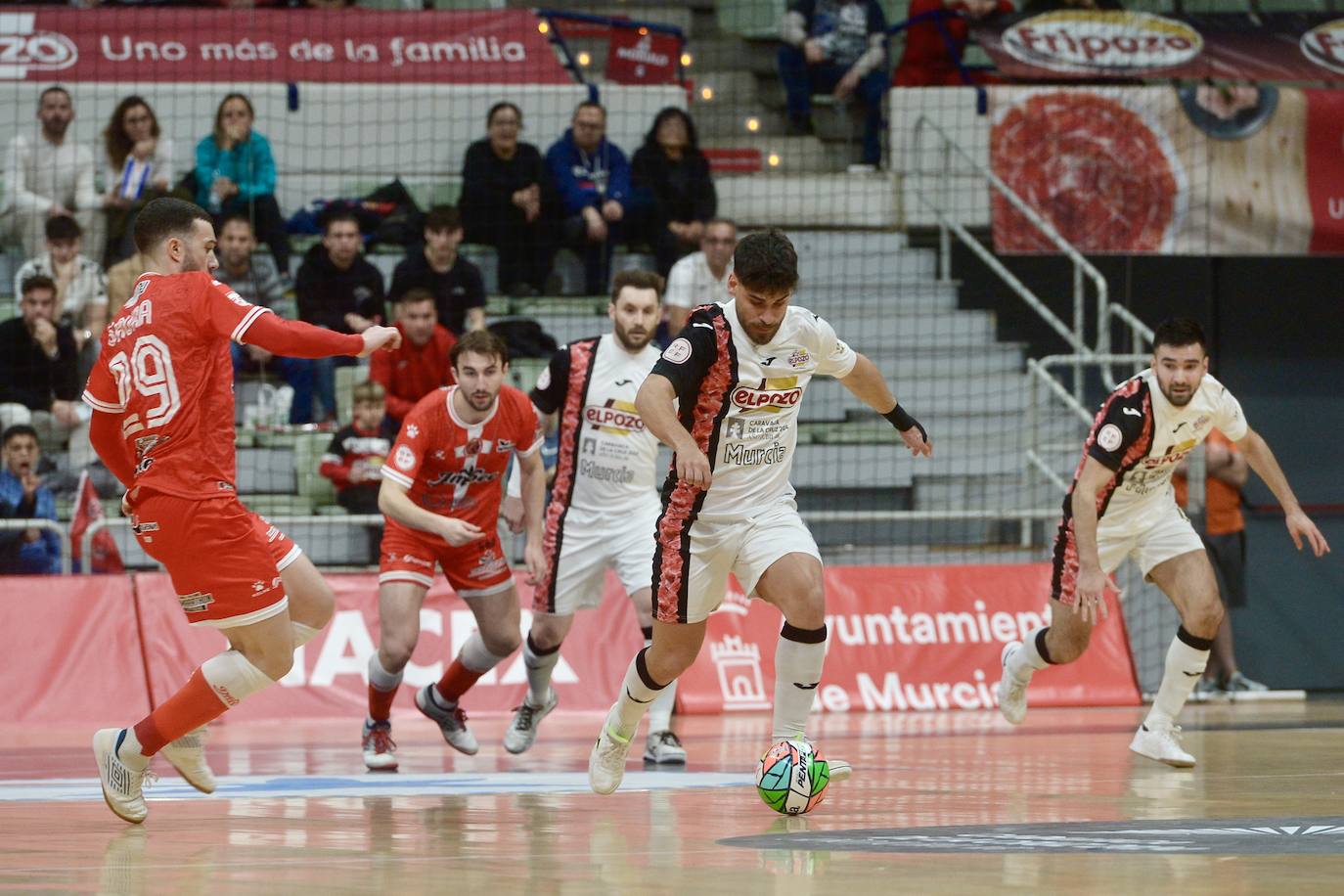 Las imágenes del derbi ElPozo-Jimbee (2-3)