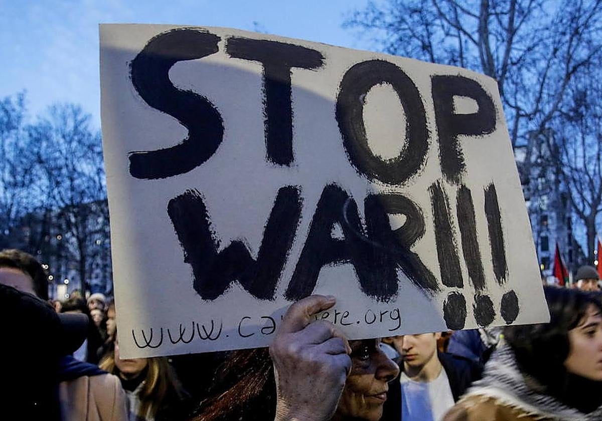 Una pancarta de una protesta convocada en Italia.