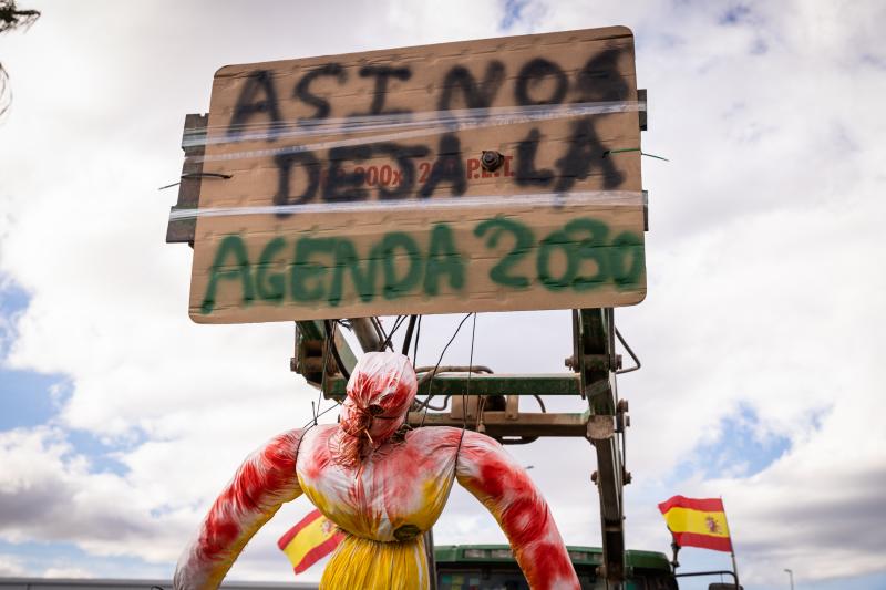 La tractorada de los organizaciones agrarias por la Vega Baja no logra cortar la A-7