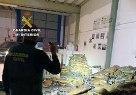 Los jamones recuperados por la Guardia Civil.