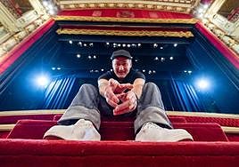 El actor Daniel Albaladejo,fotografiado este viernesen el escenario del TeatroRomea de Murcia.