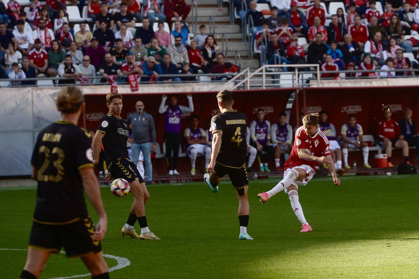 La derrota del Real Murcia frente al Intercity, en imágenes