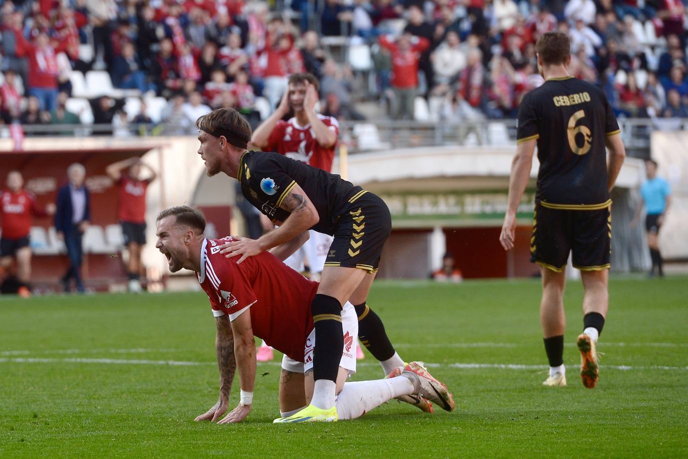 La derrota del Real Murcia frente al Intercity, en imágenes