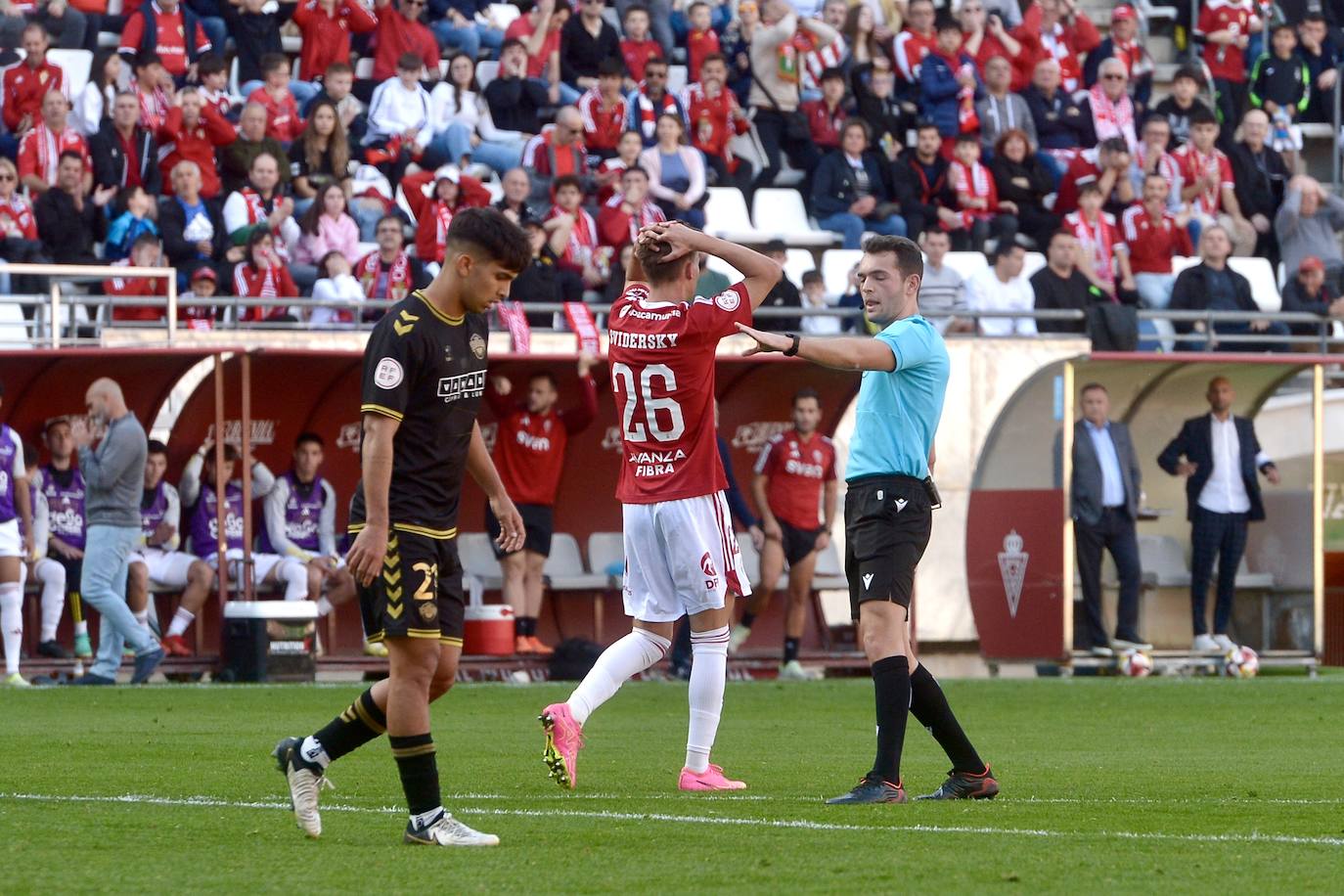 La derrota del Real Murcia frente al Intercity, en imágenes