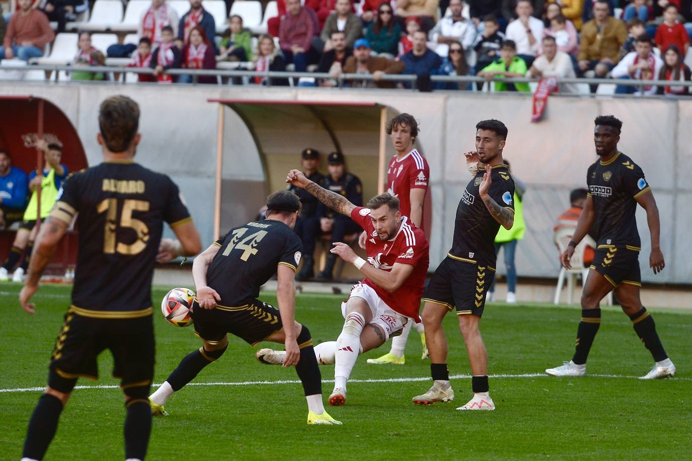 La derrota del Real Murcia frente al Intercity, en imágenes